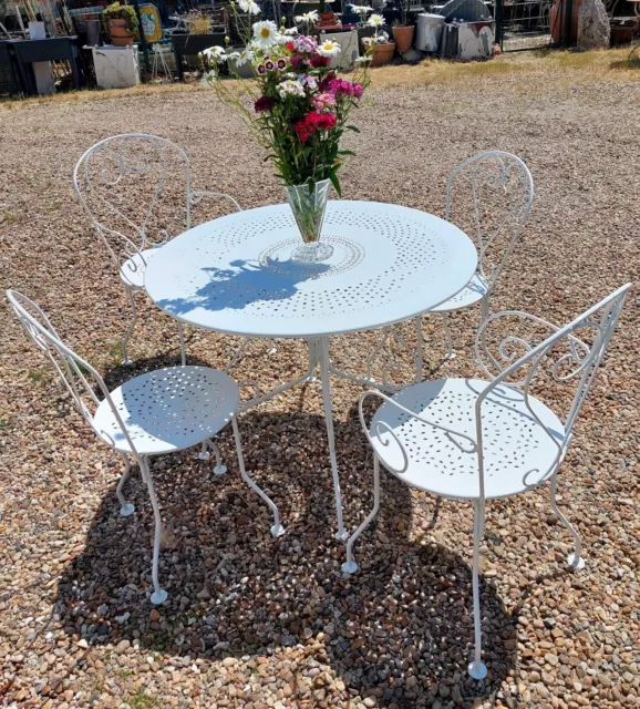 Ancien Salon de jardin en fer forgé 2 fauteuils+ 2 chaises + 1 table