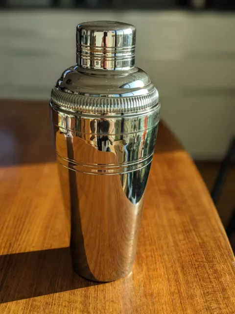 Ancien Shaker à cocktail en métal argenté style Art-Déco