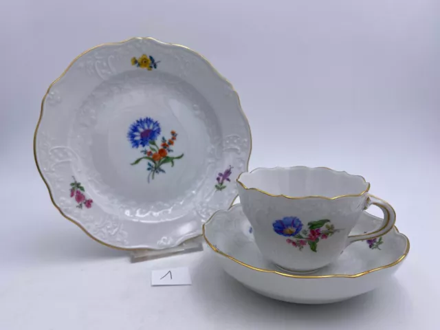 MEISSEN Neumarseille Blume, 3 teiliges Gedeck (Kaffeetasse, Untertasse, Teller)