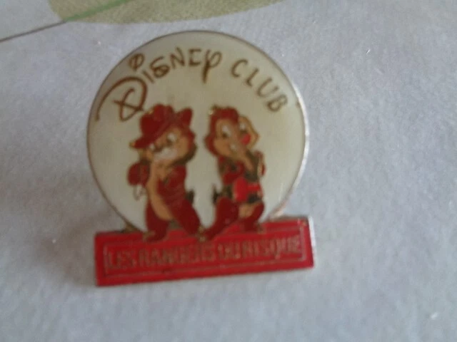 Disney issued Chip n Dale Disney club France rare metal lapel pin