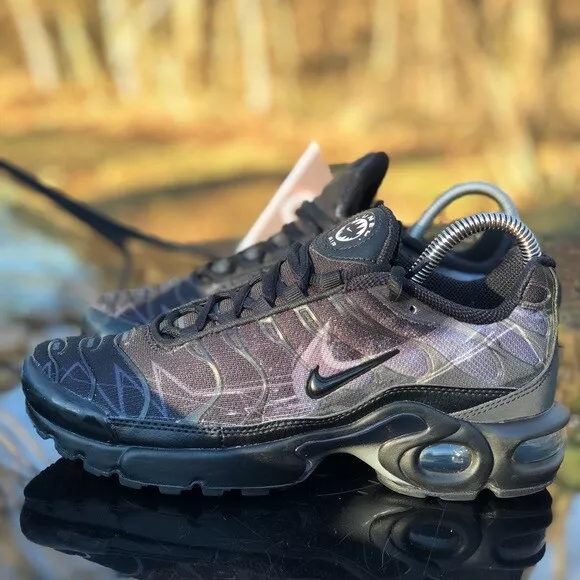 Nike air max script swoosh top