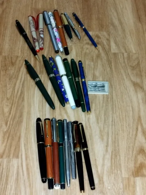 Lot de 24 anciens stylos plume et bille watreman-laguiole-adexx-space pen.. 2