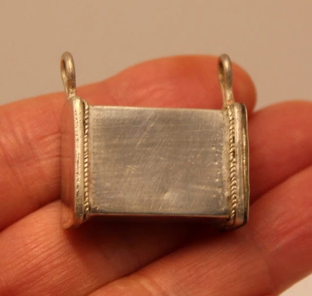ANCIEN PENDENTIF RELIQUAIRE en Argent Massif Boîte à Coran Prières Amulettes EUR 15,00 - PicClick FR