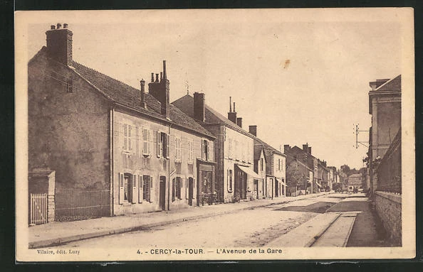 CPA Cercy-la-Tour, L'Avenue de la Gare