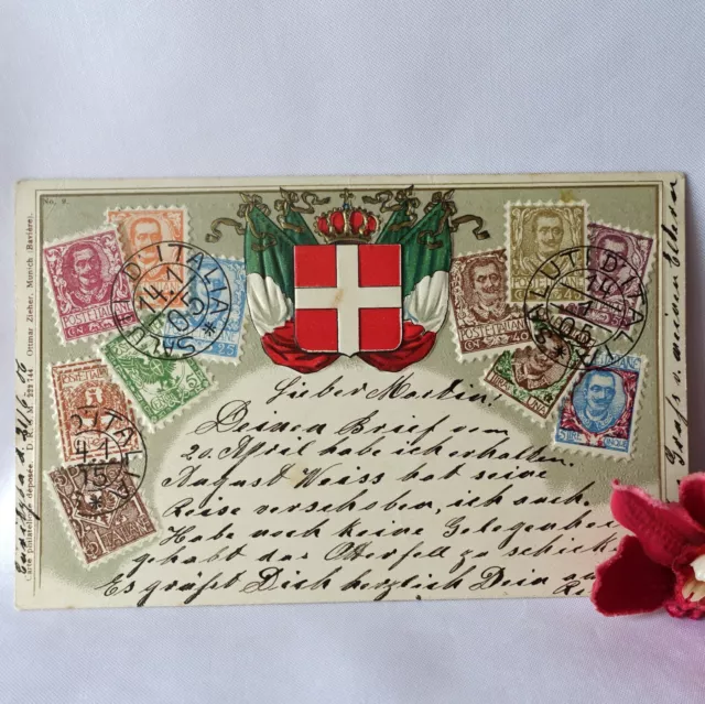 alte Präge-AK Italien um 1905 Briefmarken, Wappen mit Fahnen / ev 346 (9)