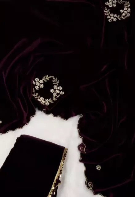Sari in tessuto di velluto viola molto ricchi con bordo e camicetta di design Zari
