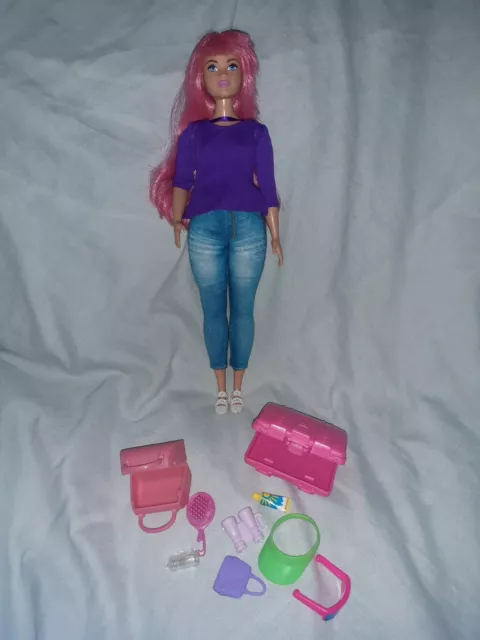 Barbie DreamHouse Adventures Daisy Doll Pink Hair Curvy 12.5 Doll FWV26 