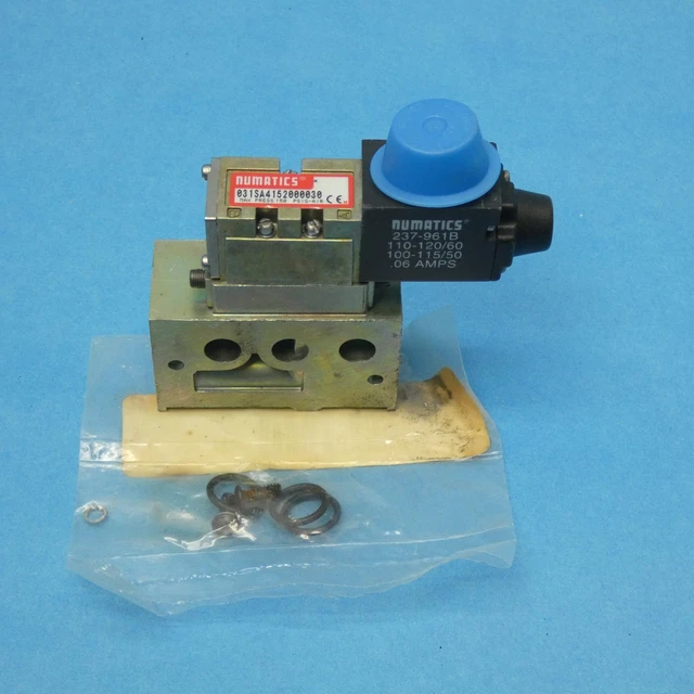 Numatics 031SA4152000030 Solenoid Valve 2 Position 4 Way 1/8" NPT 120 VAC Coil