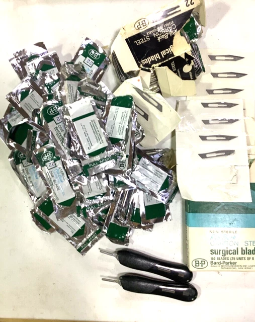 (p) Large lot of vintage Surgical blades, no. 5 handles