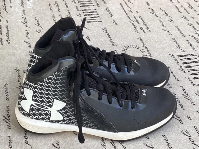 Scarpe da ginnastica alte Under Armour, stile baseball nere, ragazzi più grandi taglia 5.