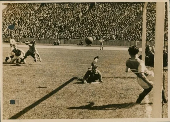 Foto Berlin Charlottenburg Westend, Fußballspiel Blau Weiss Berlin... - 10556910