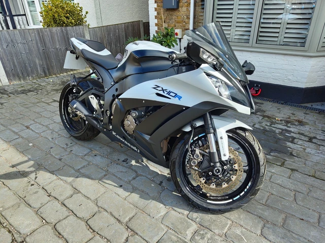 ミント KAWASAKI NINJA ZX-10R (2014) | 1 Owner | 8,831 Miles | HUGE SPEC