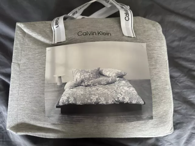 Calvin Klein Modern Cotton Floral Print KING Duvet Cover Set! Brand New!