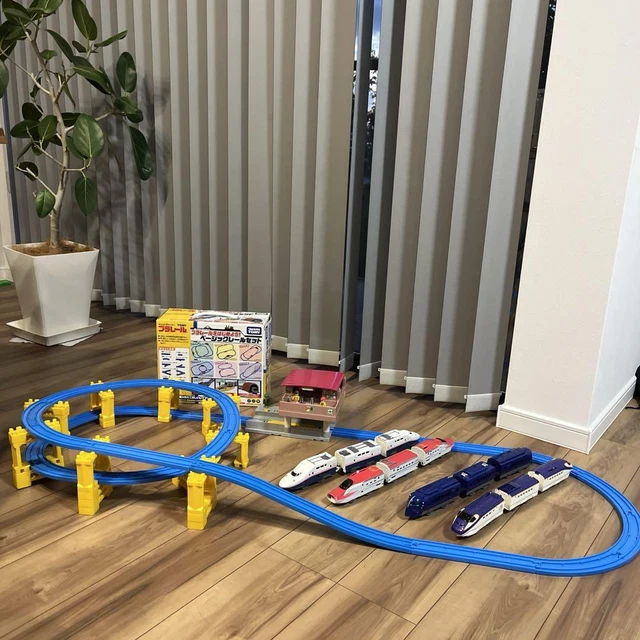 TAKARA TOMY PLARAIL Shinkansen Express Train Set w/Tracks/Station ...