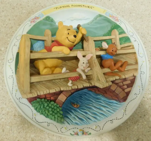 Disney Bradford Exchange Winnie The Pooh Playing Poohsticks A2445 Plate