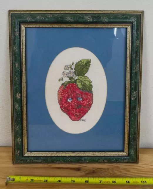 Vintage Anthromorphic Fraise Tapisserie Broderie Encadré Hk