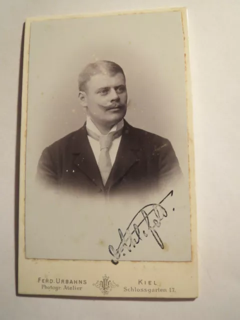 Kiel - Herr von Ahlefeld ? als Mann mit Bart im Anzug - Portrait / CDV