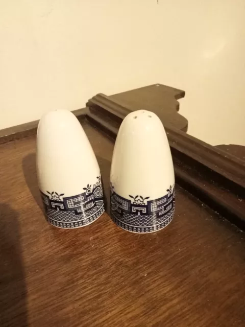 Churchill England Blue Willow Pattern Cruet Set Salt Pepper Shaker.