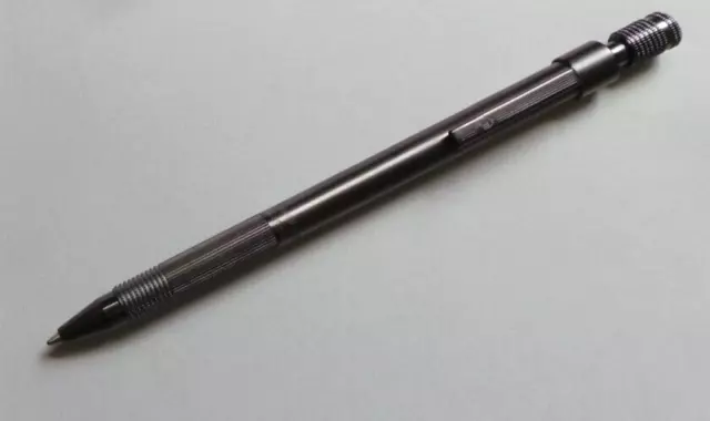 BiC Cristal Original Fine Bolígrafo de punta de bola, punta fina 3  BOLIGRAFOS NEGROS El bolígrafo de punta de bola BIC® Cristal® Fine permite  que la tinta fluya con suavidad al escribir. 