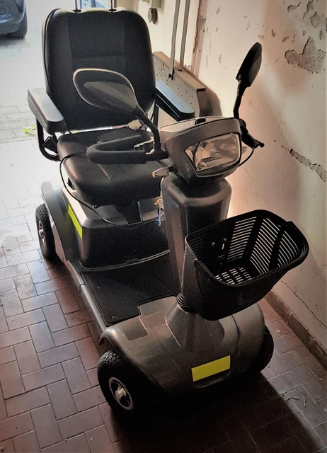 Moto scooter elettrico Sterling. Per anziani e soggetti con disabilità