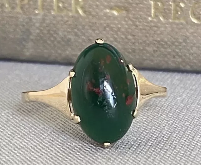Ladies Vintage 9ct Yellow Gold & Bloodstone Ring, Size O.5, 2g
