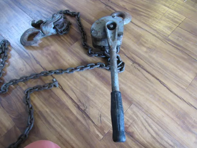 Vintage Ratcliff Hoist Model N with hand lever and 10 ft chain one ton?