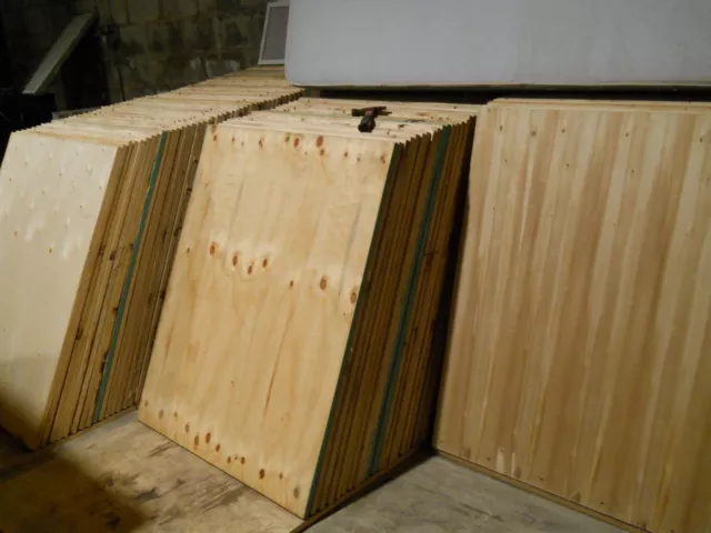 PLYWOOD,220 SHEETS SANDED,7/8"(22 mm) THICK,11 PLY SIZE:44 3/4" X 37 1/4" X 7/8"