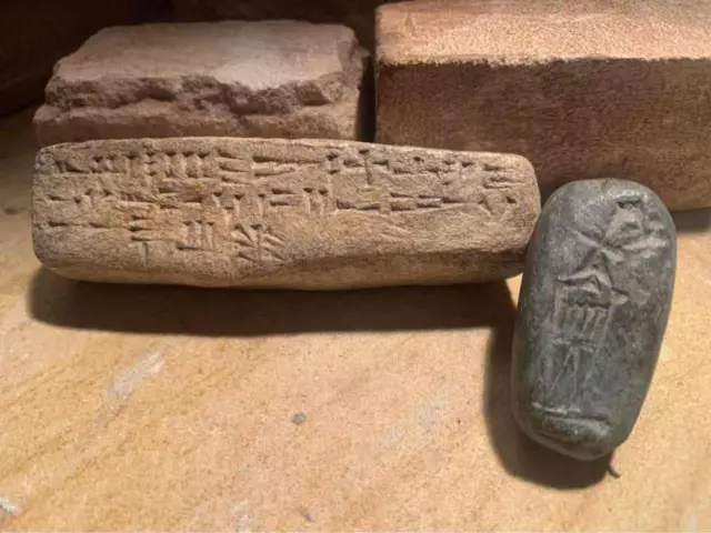 Sumerian Cuneiform - Mesopotamia - Ugarit alphabet - Abjad - ancient writing