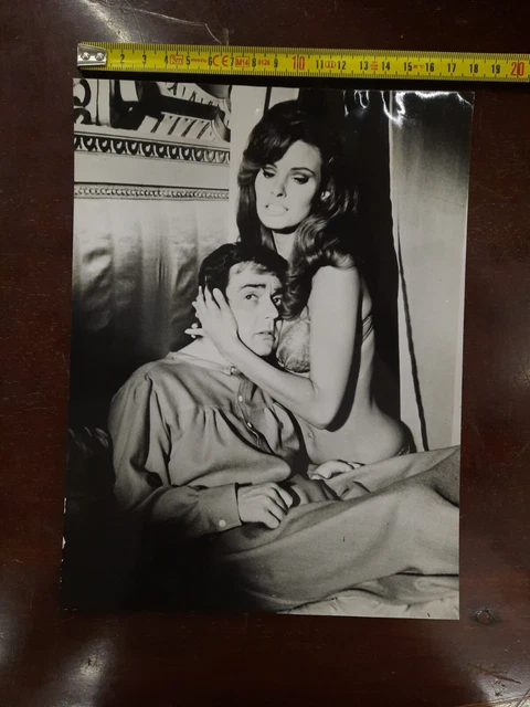 Foto Cinematografica Dal Film Il Mio Amico Il Diavolo , Foto Di Raquel Welch