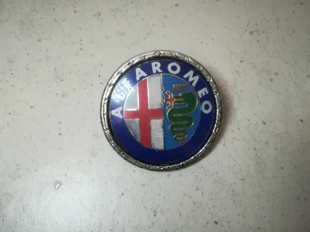 Nuovo stemma Alfa Romeo, sarà cosi
