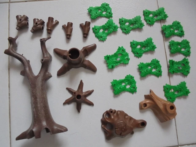 lot d'éléments de verdure Playmobil dont troncs et souches...