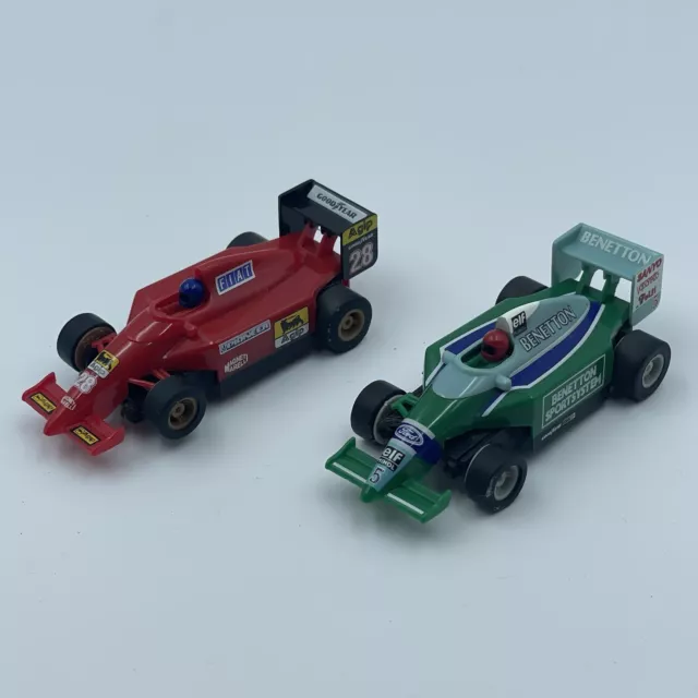 Micro Scalextric F1 CARS - 2 CARS FIAT/FERRARI AND BENETTON Formula 1 (r2)