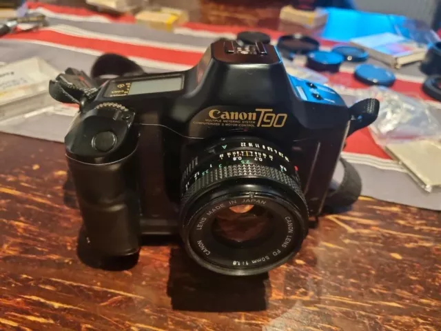 Canon T90 analoge Spiegelreflexkamera. Mit Objektiv, funktioniert einwandfrei