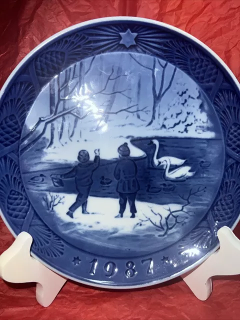Royal Copenhagen Christmas Plate JULE AFTER  1987