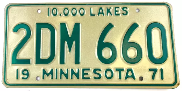 Vintage Minnesota 1971 License Plate Car Man Cave Garage Wall Decor Collector