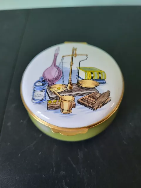 An Attractive Crummles "Apothecary" Enamel Box: 2.5" Across: Vg Condition