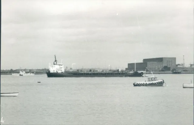Swedish MV marie off gravesend 1989 ship photo