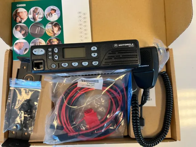 GM950 VHF MOTOROLA 136-174 MHz MD334AB WITH ACCESSORIES (NEW IN BOX SURPLUS)