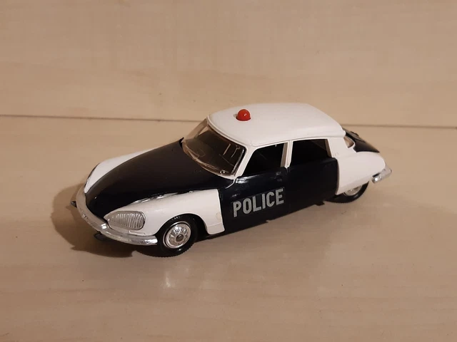 Highlight for the weekend: The Citroën DS 21 in 1:8