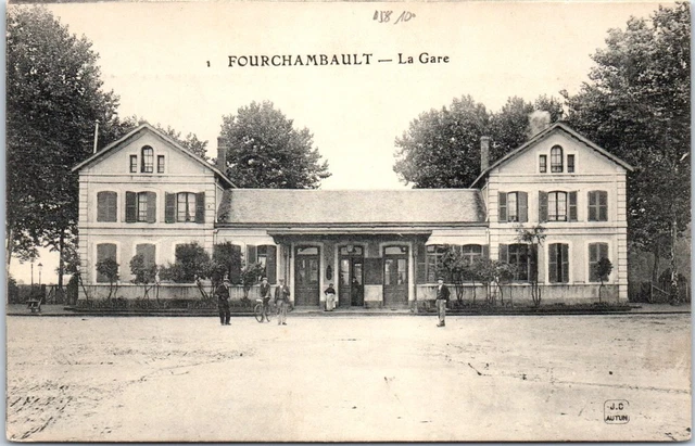 58 FOURCHAMBAULT - vue d'ensemble de la gare.