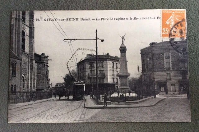 CPA. VITRY sur Seine. 94 - Church Square and Monument to the Dead.