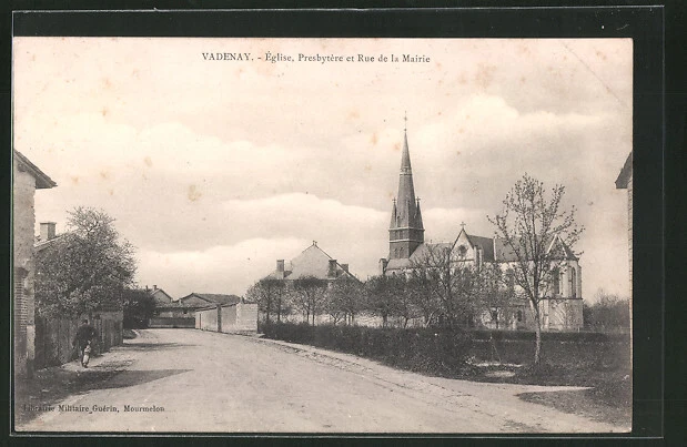 CPA Vadenay, Église, Presbytère et Rue de la Mairie 1905