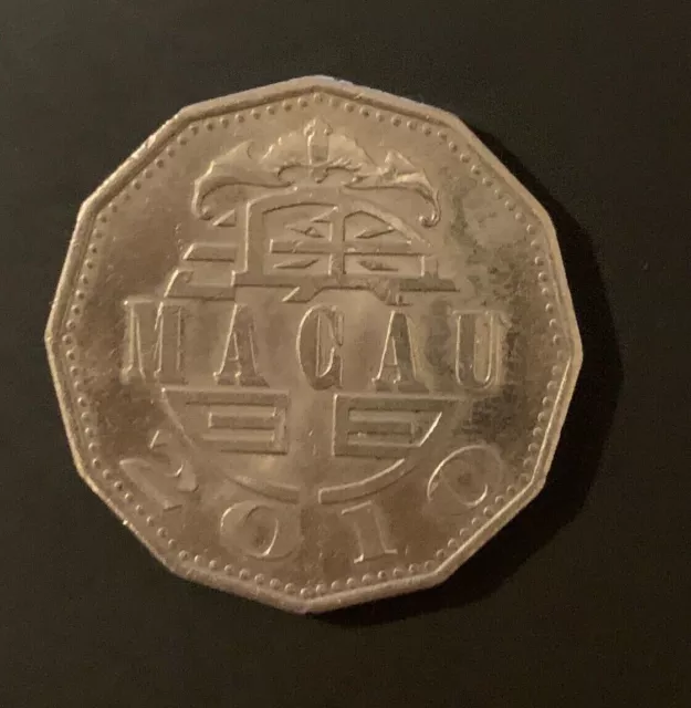 2010 Macau 5 Patacas Coin- SCARCE - FREE P&P