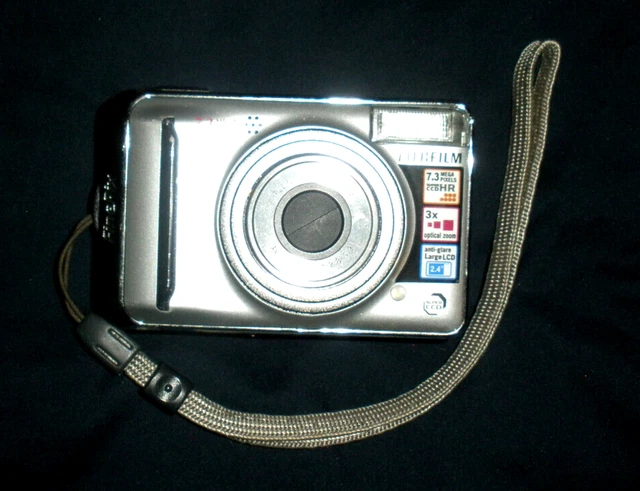 FUJI FinePix A700  7.3 Mega Pixels 3x Zoom Digital Camera Tested