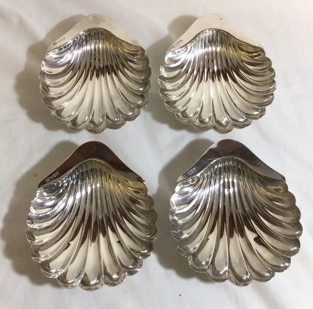 1905 Solid Silver Four Shell Shaped Dishes Each Standing On Three Ball Feet 236g