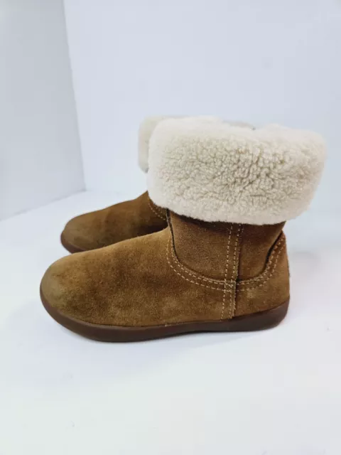 Uggs for toddlers deals size 9