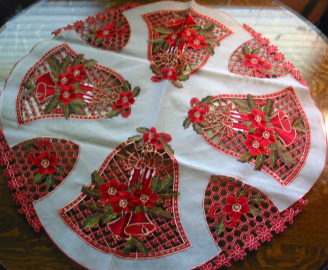 Christmas Embroidered Tablecloth Cut Work Bell Poinsettia 35.5RD Red White NEW
