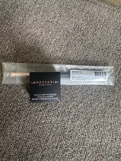 Anastasia Beverly Hills Dipbrow Pomade Medium Brown with Brush