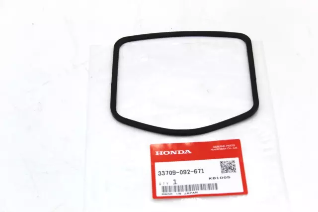 Honda Gaurnizione Plastica Fanale Posteriore Per Cb250-400N-Xl125/175-Xl250-500
