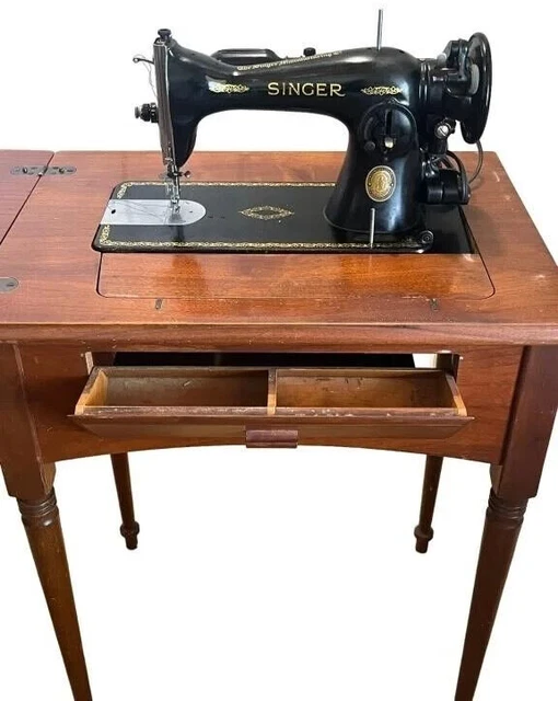 VINTAGE 1945 SINGER 1590 sewing machine, reversible feed & oscillating